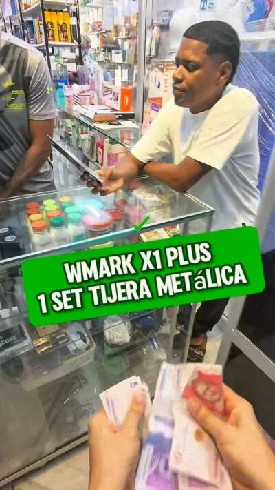 Manejó 2 horas una moto para por fin comprar su máquina para trabajar!Un día más desde nuestra sede en Turbo - Antioquia 

Somos Colbarber 

colbarber insumosbarberia wmarkcolombia suministrospeluqueria